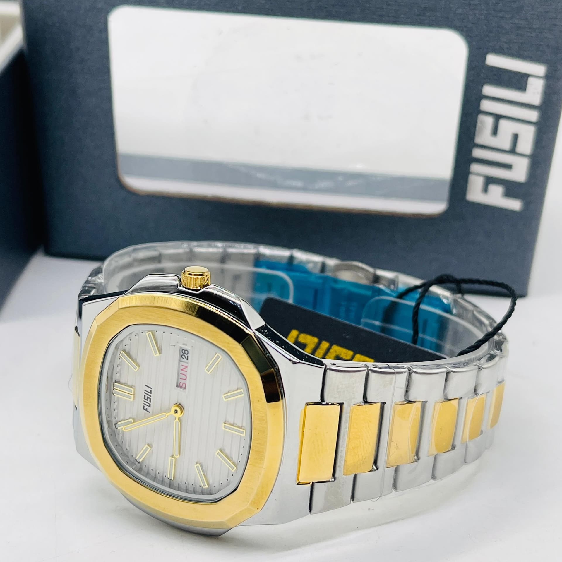Poedagar Quartz Stainless Steel Watch – Arabic Dial Edition
